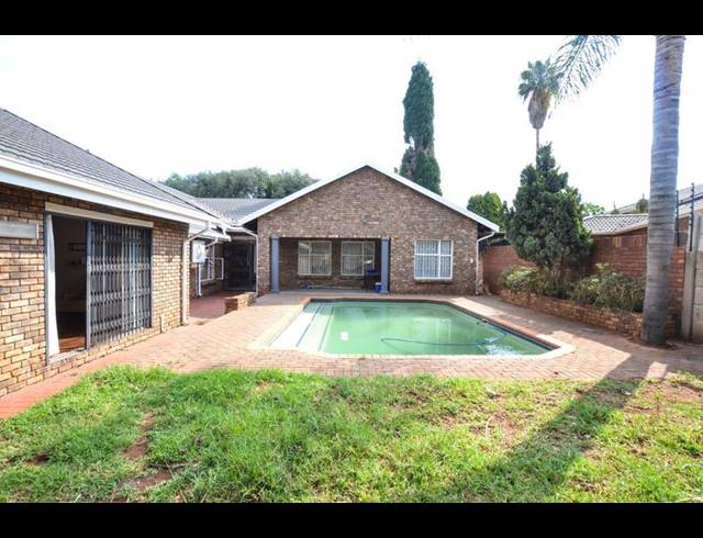 5 BEDROOM HOUSE FOR SALE IN HEUWELOORD